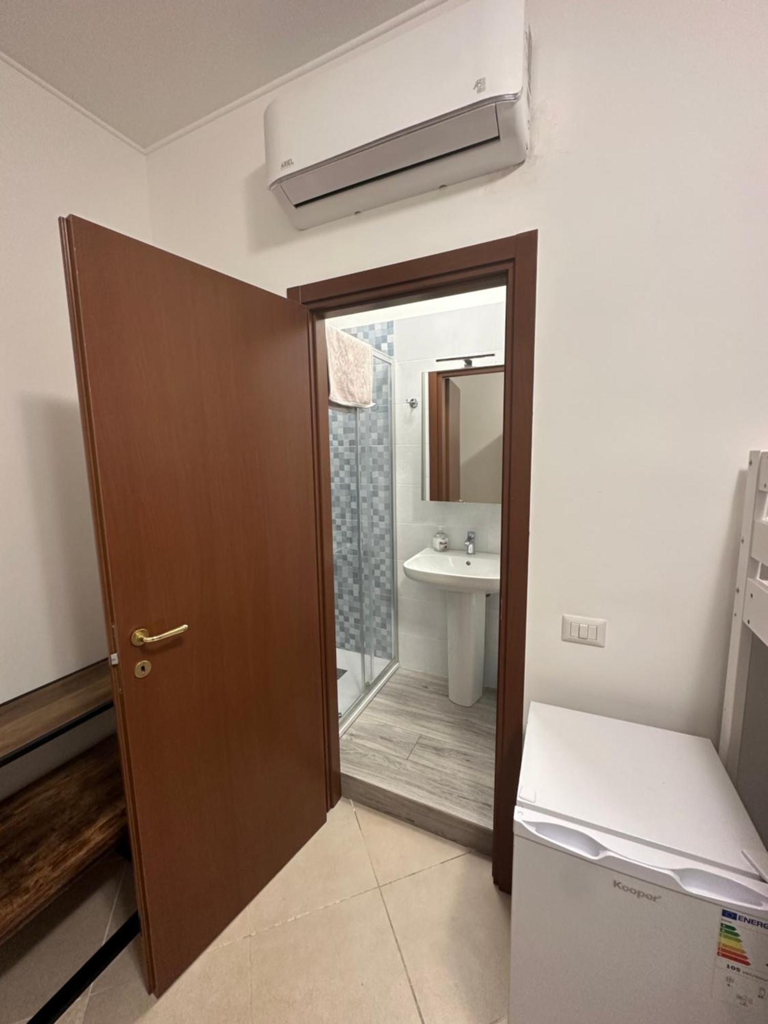 Gigli, Rooms Con Cucina In Comune E Terrazza Mailand Exterior foto