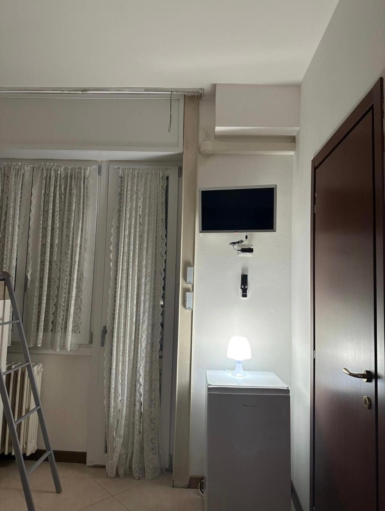 Gigli, Rooms Con Cucina In Comune E Terrazza Mailand Exterior foto